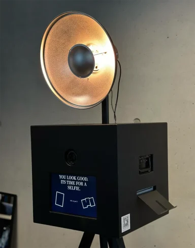 Fotobox-Touchscreen mit Druckauswahl in hochwertiger Nahaufnahme.