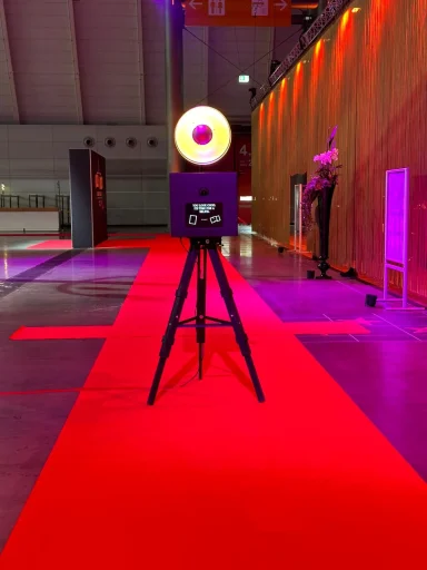Fotobox auf rotem Teppich bei einer Veranstaltung in München.